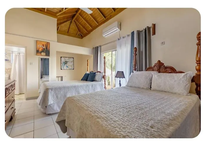 Irie Getaway 3 Bedroom 3 Bathroom Bed & Breakfast Runaway Bay